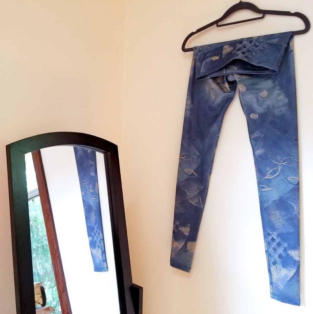 Mika Yoga Wear Avila Sky Kaya Workout Leggings